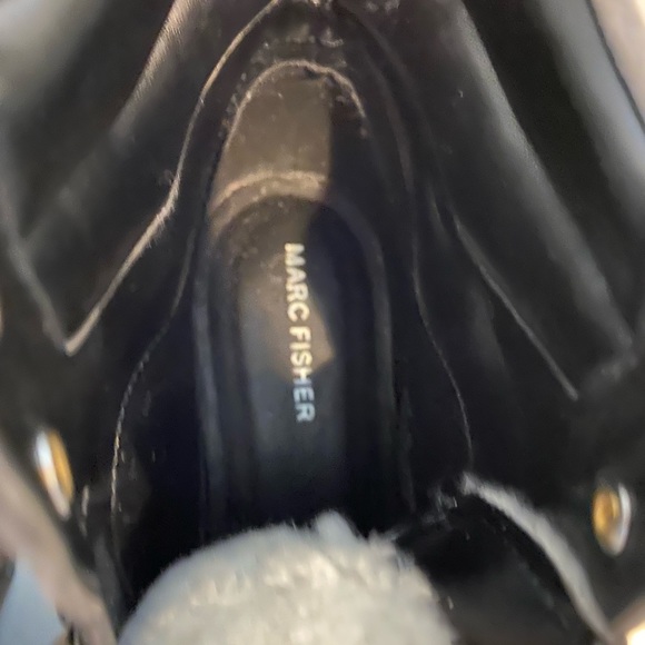 NWOT Marc Fisher
Women's Mallie Lug Sole Sherpa Booties - Picture 6 of 13